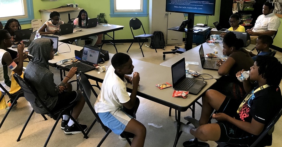 Students using BrainPad in a classroom workshop